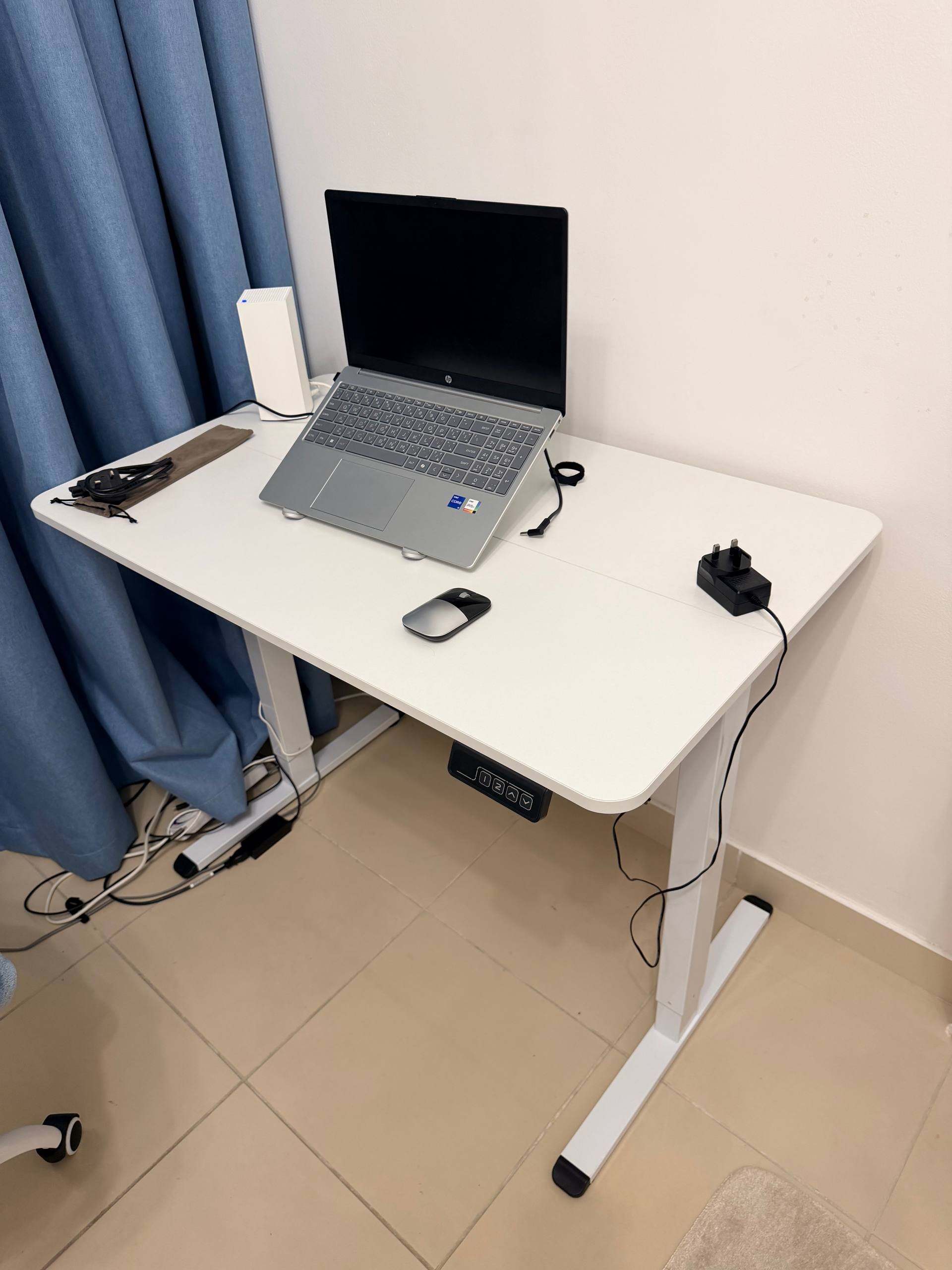 Стол с электроприводом регулировки высоты 150 AED — Дубай, ОАЭ
