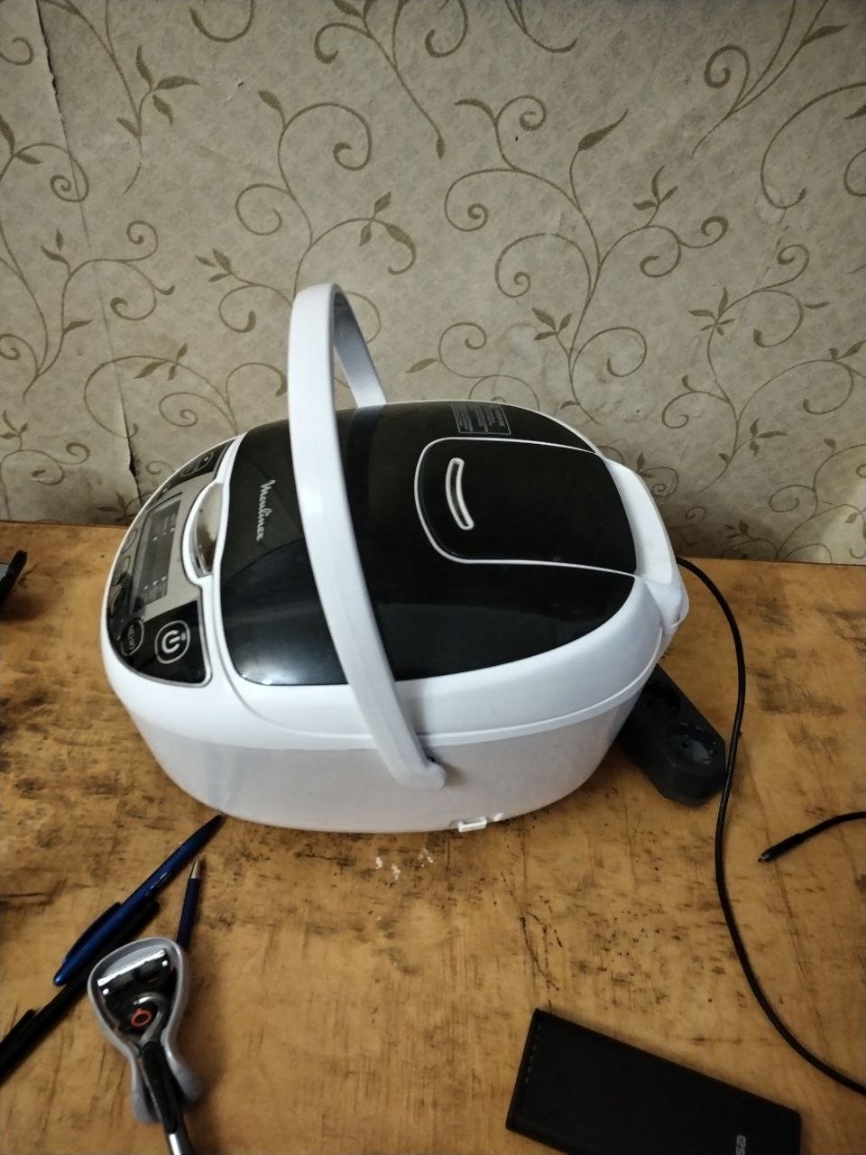 Dispositivo electrónico de limpieza (aspiradora/limpiador) — usado — San Petersburgo, Rusia