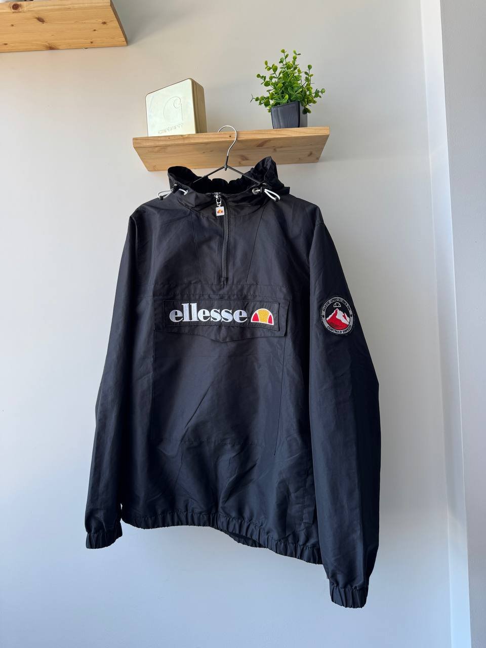 جاكيت أنوراك Ellesse مقاس L، الحالة 10/10 — باتومي, جورجيا