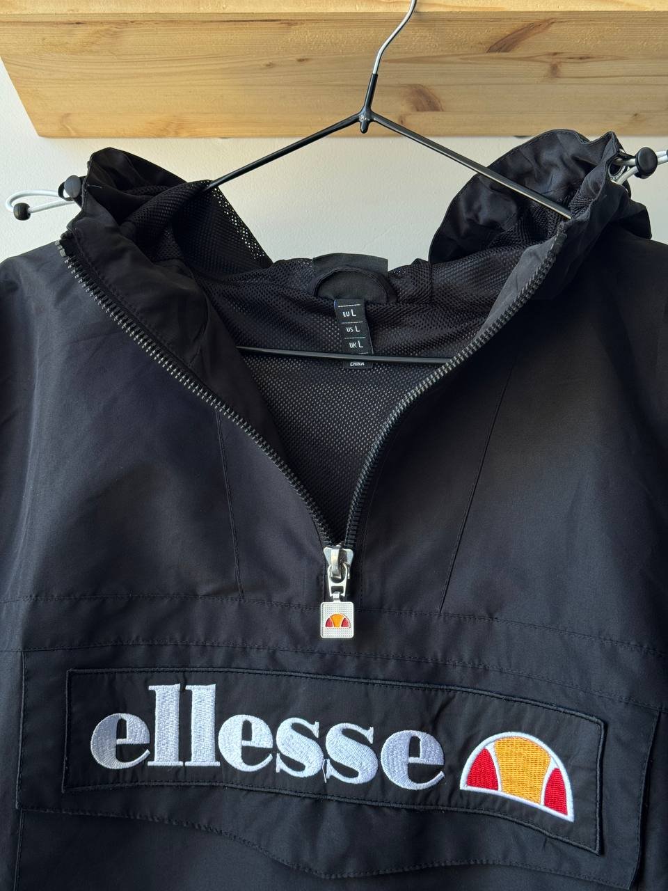 جاكيت أنوراك Ellesse مقاس L، الحالة 10/10 — باتومي, جورجيا