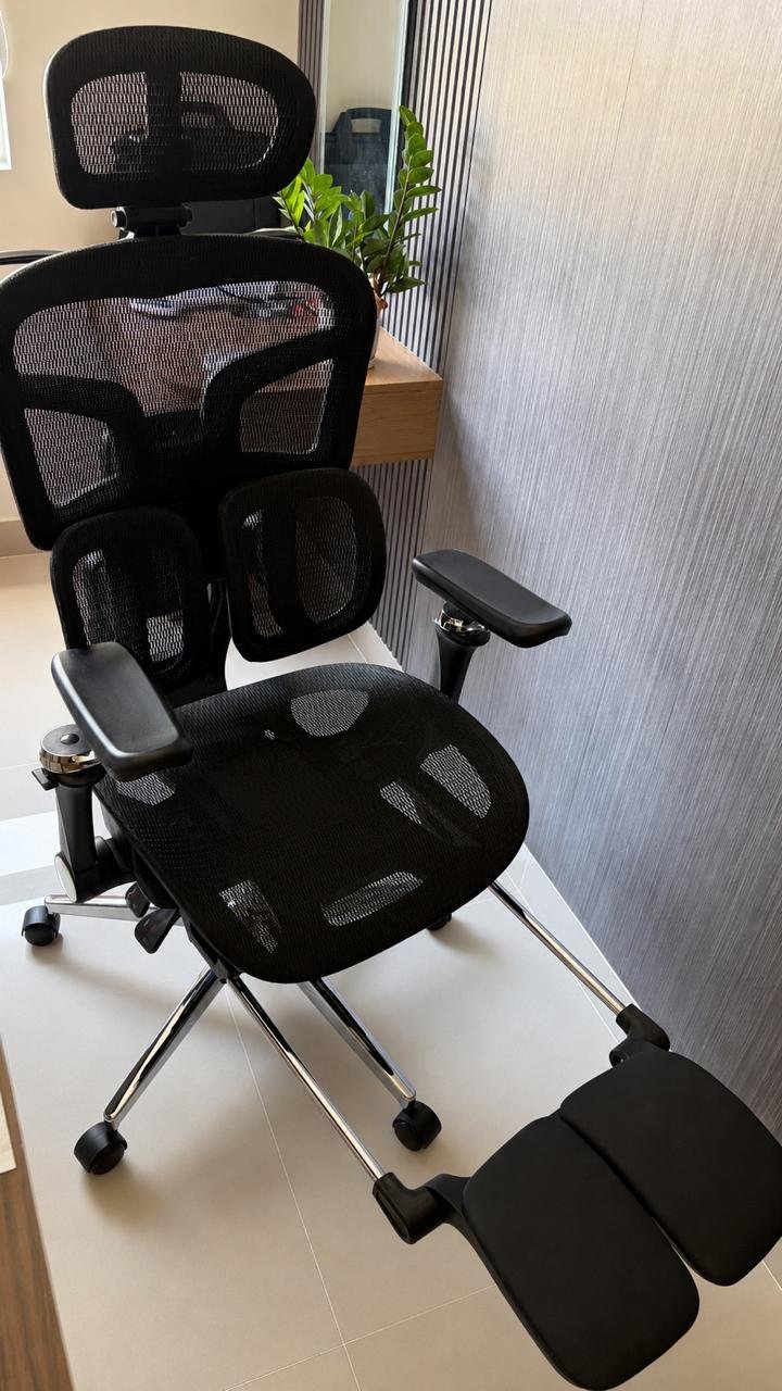 Silla ergonómica, negra — almost new — Nha Trang, Vietnam