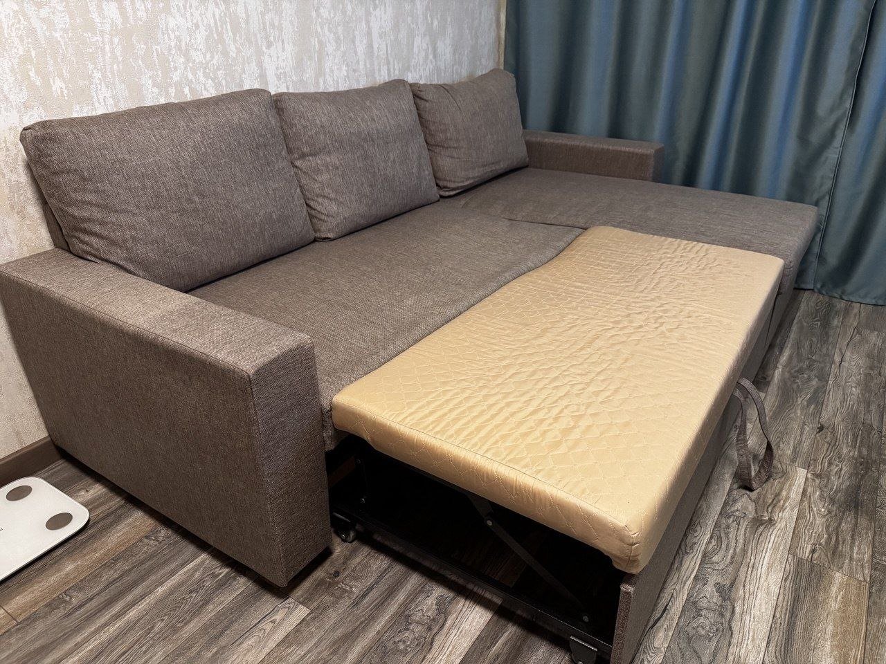 Fabric sofa (boucle) beige, 12000 RUB — Moscow, Russia Fabric sofa (boucle) beige, 12000 RUB — good — Moscow, Russia