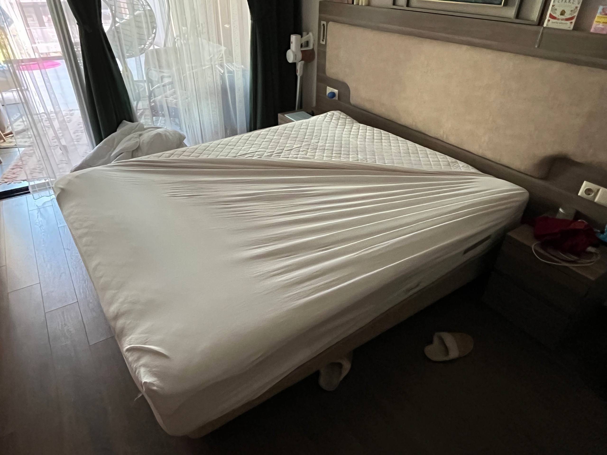 Fitted sheet with elastic 160x200 (doesn't fit) — used — Batumi, Georgia