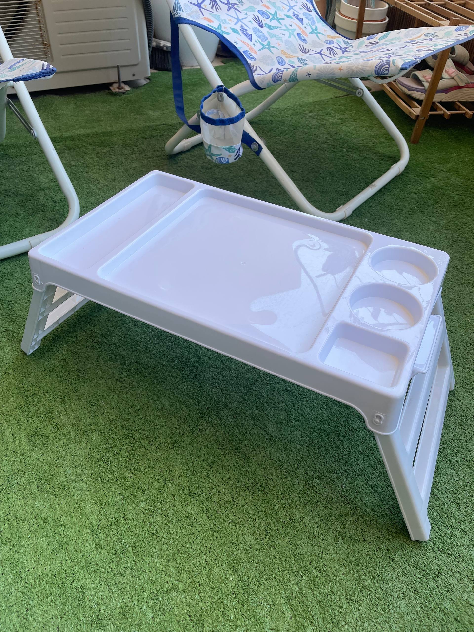 Folding beach chairs + small table — Limassol, Cyprus Folding beach chairs + small table — excellent — Limassol, Cyprus