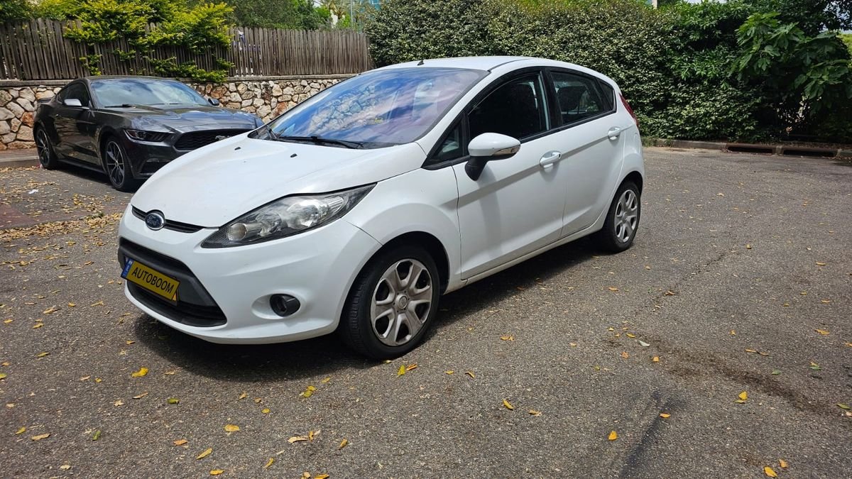 Ford Fiesta 2011 white Trend automatic 1.4 — Tel Aviv, Israel
