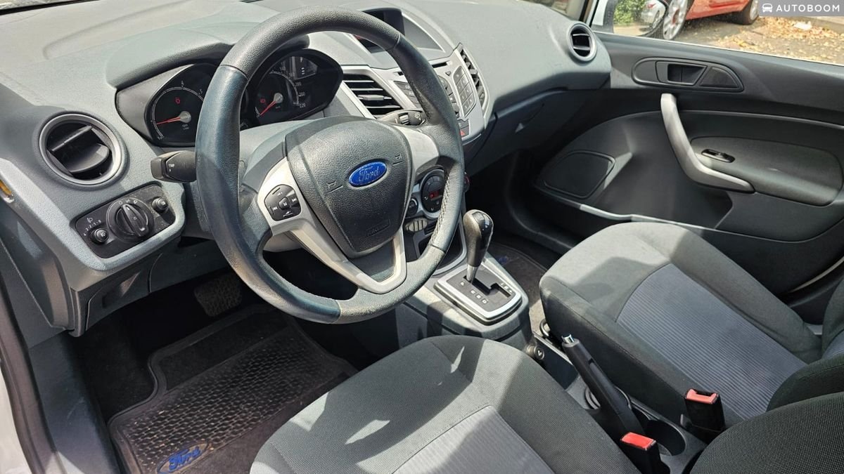 Ford Fiesta 2011 white Trend automatic 1.4 — Tel Aviv, Israel