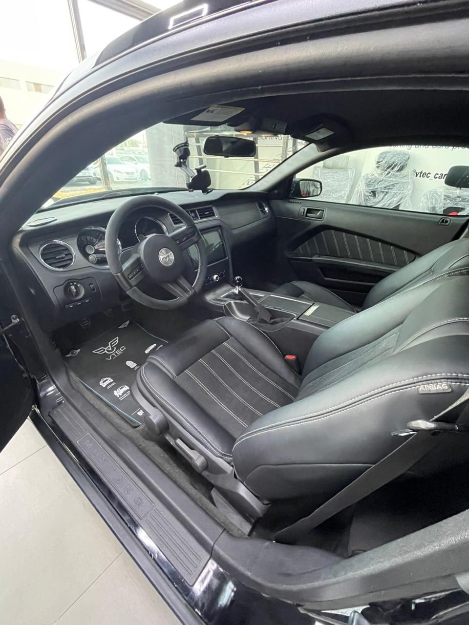 Ford Mustang 2012 V6 — Дубай, ОАЭ
