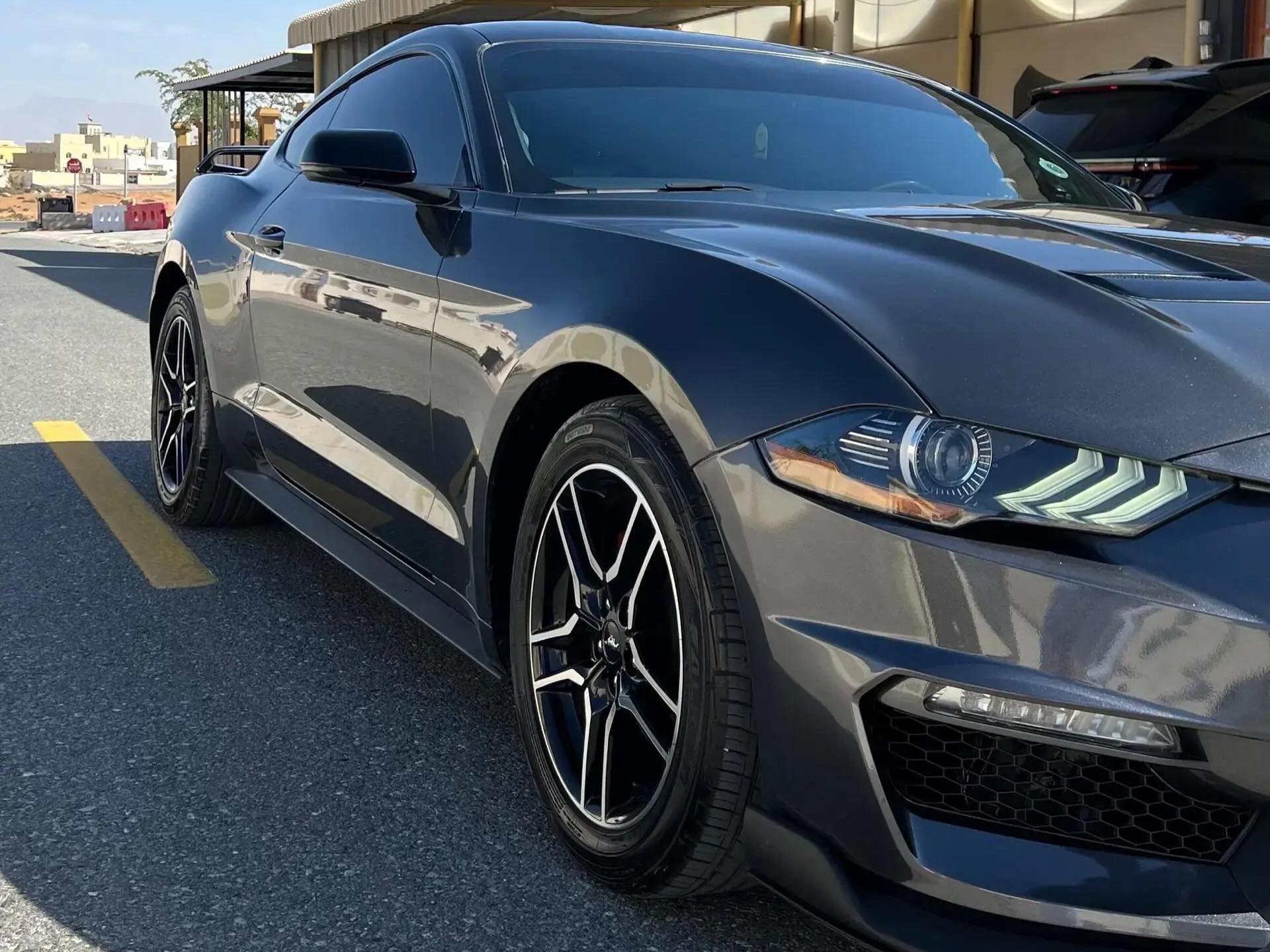 Ford Mustang EcoBoost Premium 2019 серый, черный салон — б/у — Дубай, ОАЭ