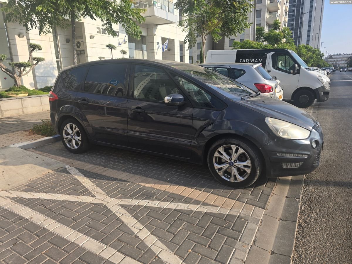 Ford S-Max 2012 7-seat minivan Trend — Tel Aviv, Israel