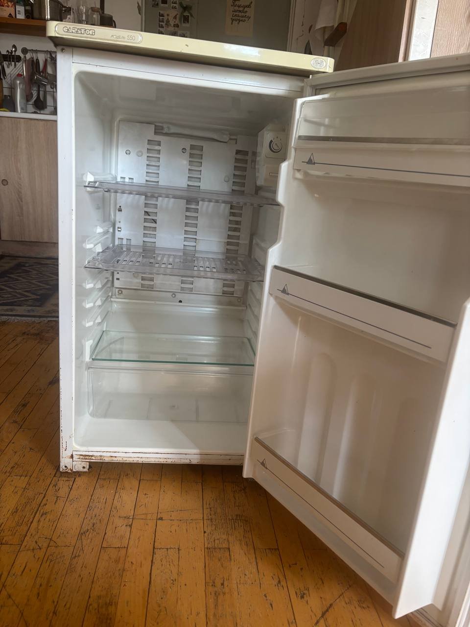 ثلاجة Frigidaire بسعر 100 لاري — مستعمل — تبليسي, جورجيا
