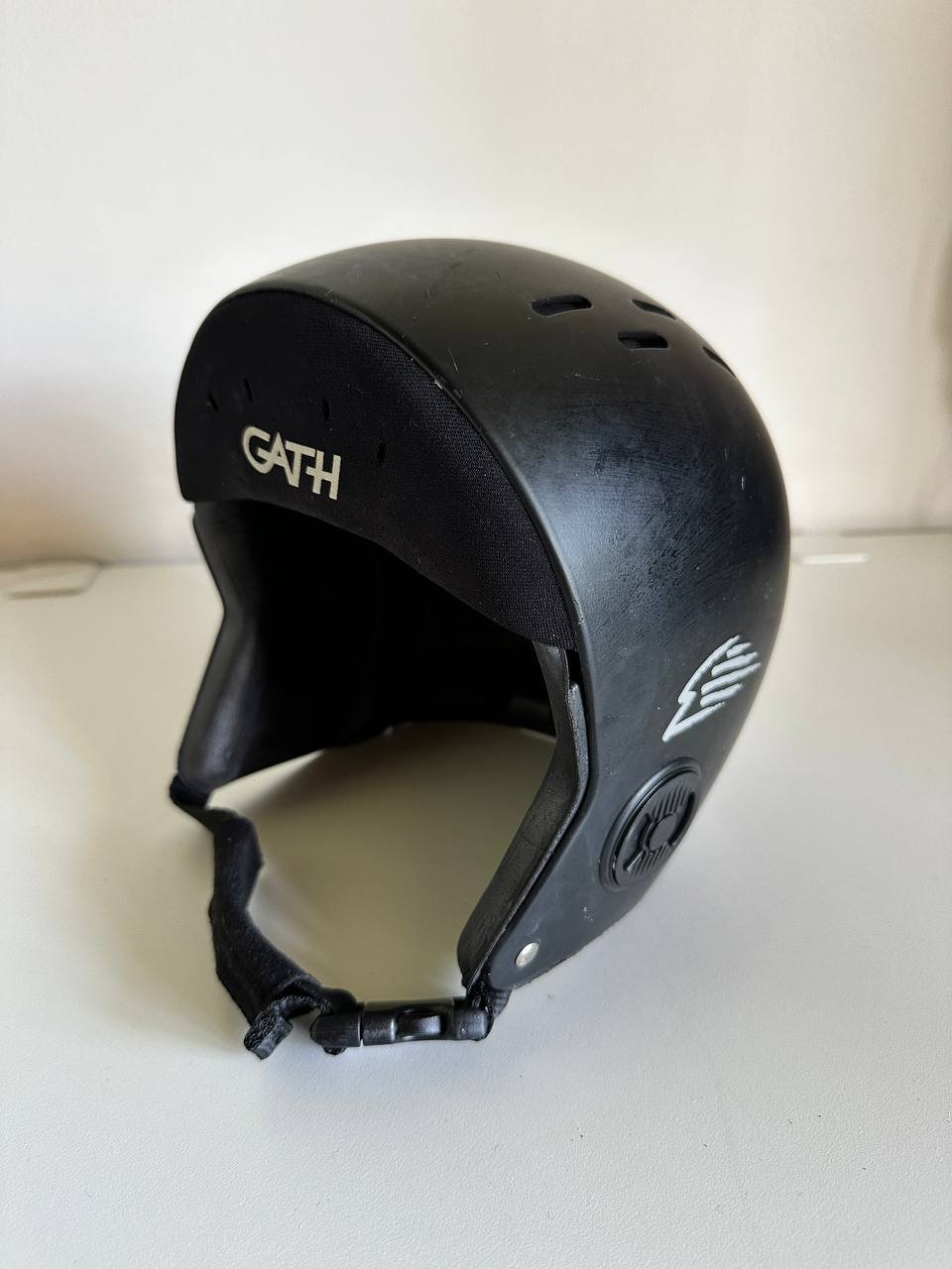 GATH NEO HAT surf helmet, Small — good — Bali, Indonesia
