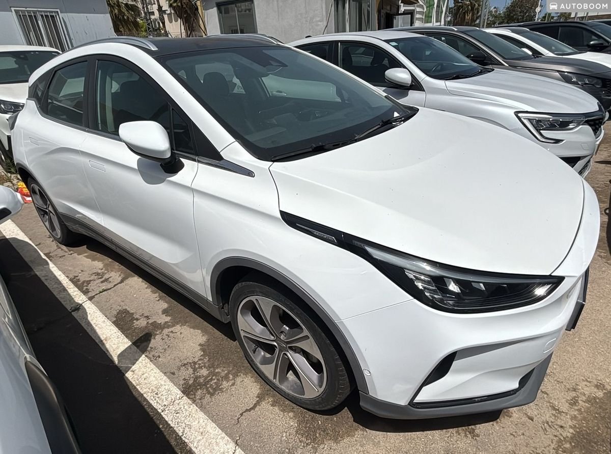 Geely Geometry C 2022 white SUV 460 Pro automatic — Tel Aviv, Israel