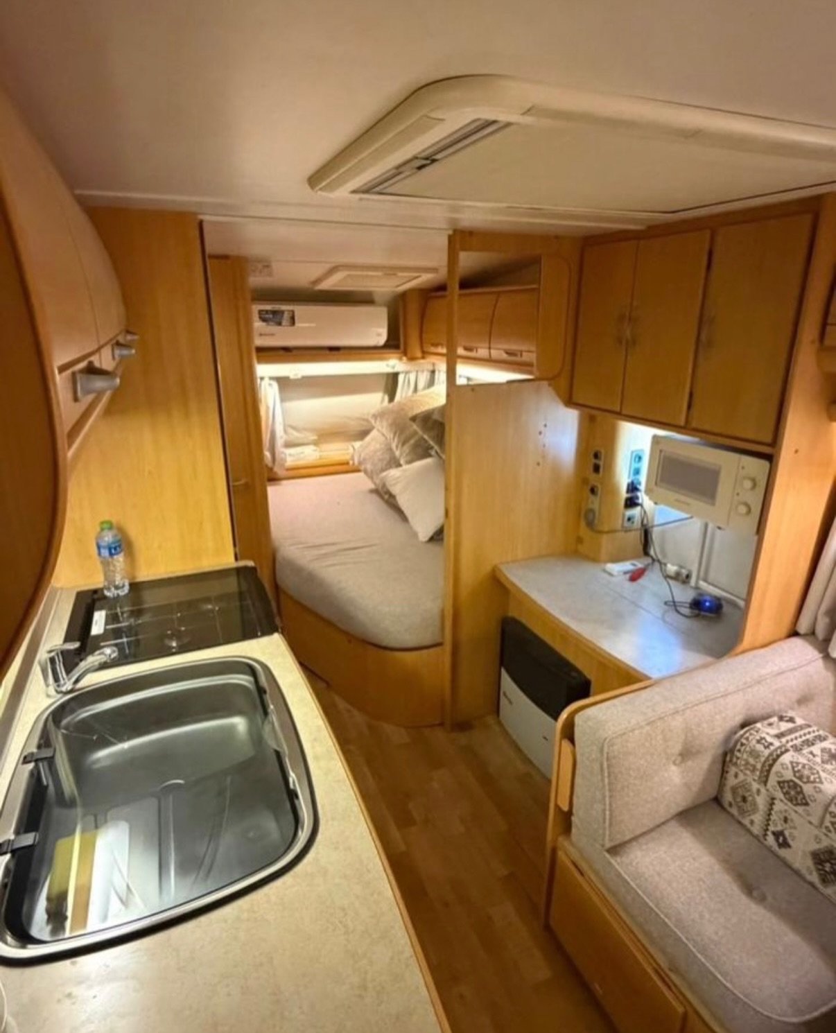 GEIST caravan 2007/2008 with solar system 45000 AED — Abu Dhabi, UAE GEIST caravan 2007/2008 with solar system 45000 AED — used — Abu Dhabi, UAE