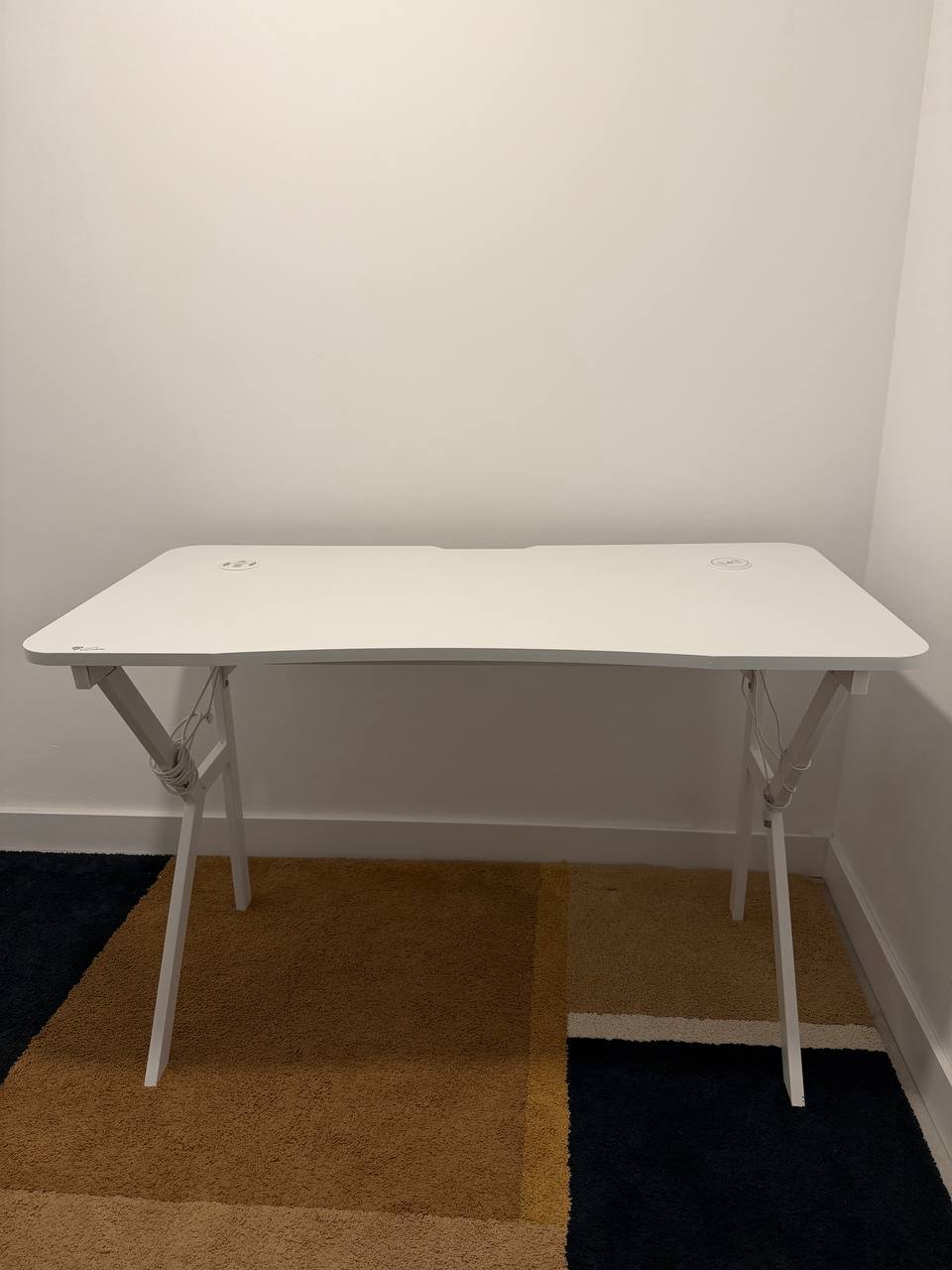 Стол Genesis Holm 60€ — отличное — Валенсия, Испания