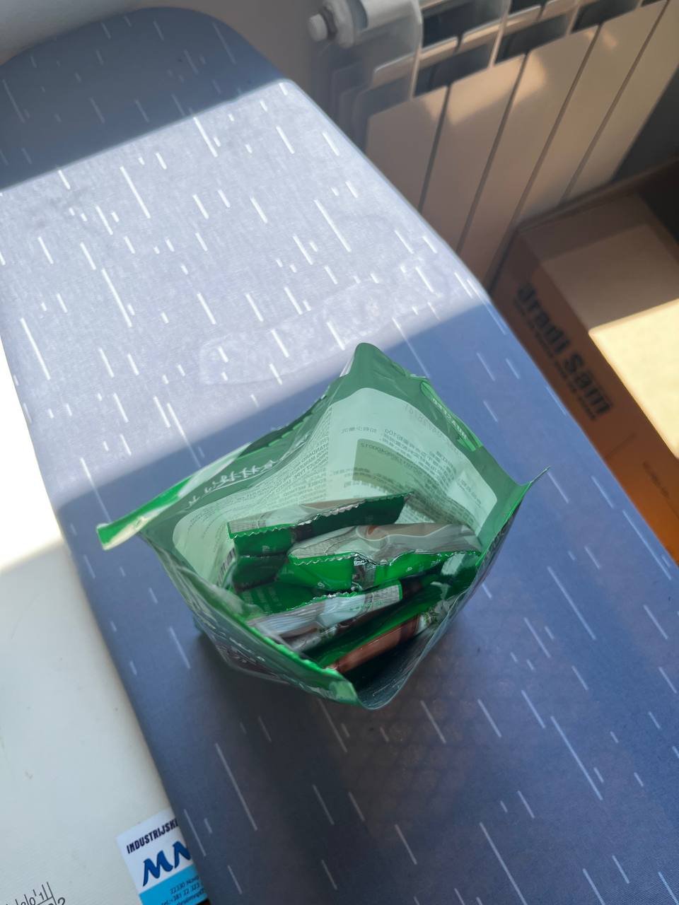 Bebida de jengibre de una tienda china, gratis — Belgrado, Serbia