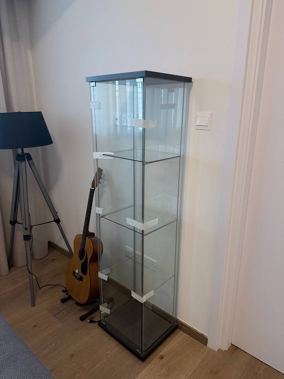 Витрина стеклянная напольная 60€ — Никосия, Кипр