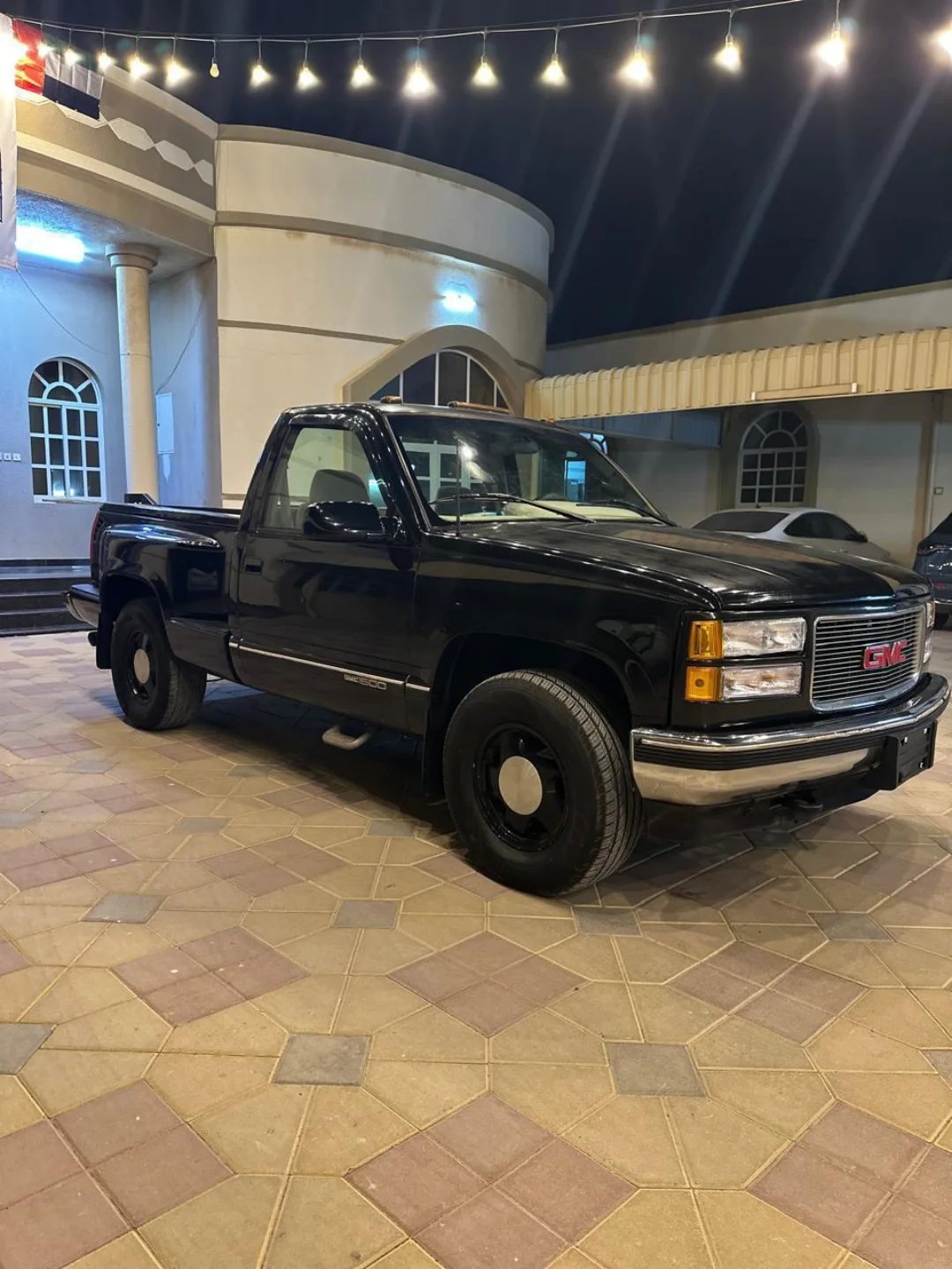 GMC Sierra 1995 пикап, автомат, 290 тыс. км — Дубай, ОАЭ GMC Sierra 1995 пикап, автомат, 290 тыс. км — fully renewed — Дубай, ОАЭ