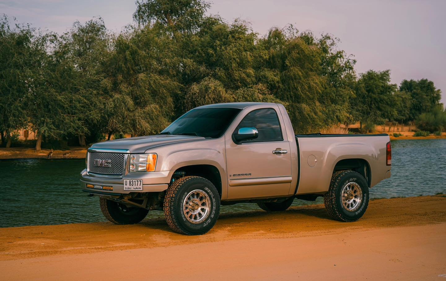 GMC Sierra 2009 LS3 6.8 стокер — Дубай, ОАЭ GMC Sierra 2009 LS3 6.8 стокер — Дубай, ОАЭ