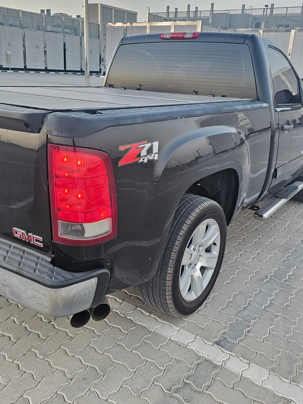 GMC Sierra 2011 (Gulf) 4x4, запуск с пульта — Дубай, ОАЭ GMC Sierra 2011 (Gulf) 4x4, запуск с пульта — Дубай, ОАЭ