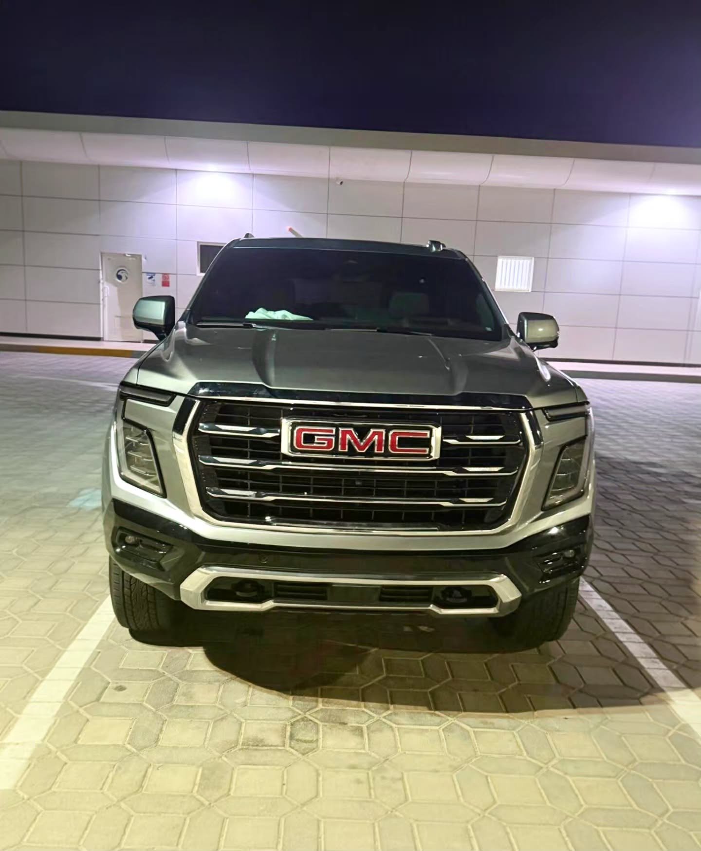 GMC Yukon Denali 2025 серебристый — Дубай, ОАЭ GMC Yukon Denali 2025 серебристый — Дубай, ОАЭ