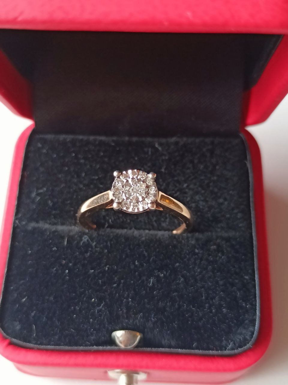 Gold ring 585 with diamonds, size 16.5 — used — Moscow, Russia