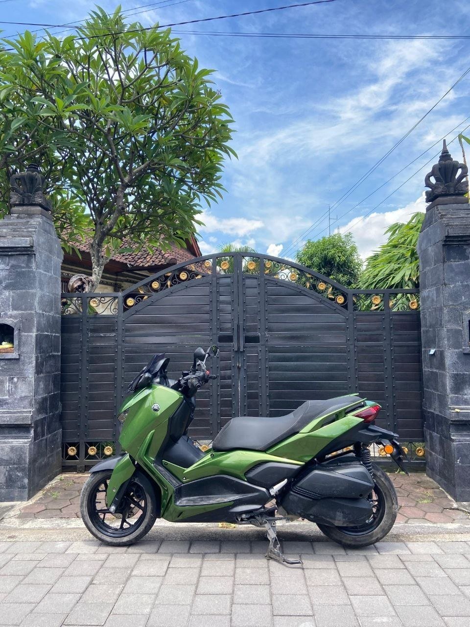 Scooter verde — Bali, Indonesia Scooter verde — Bali, Indonesia