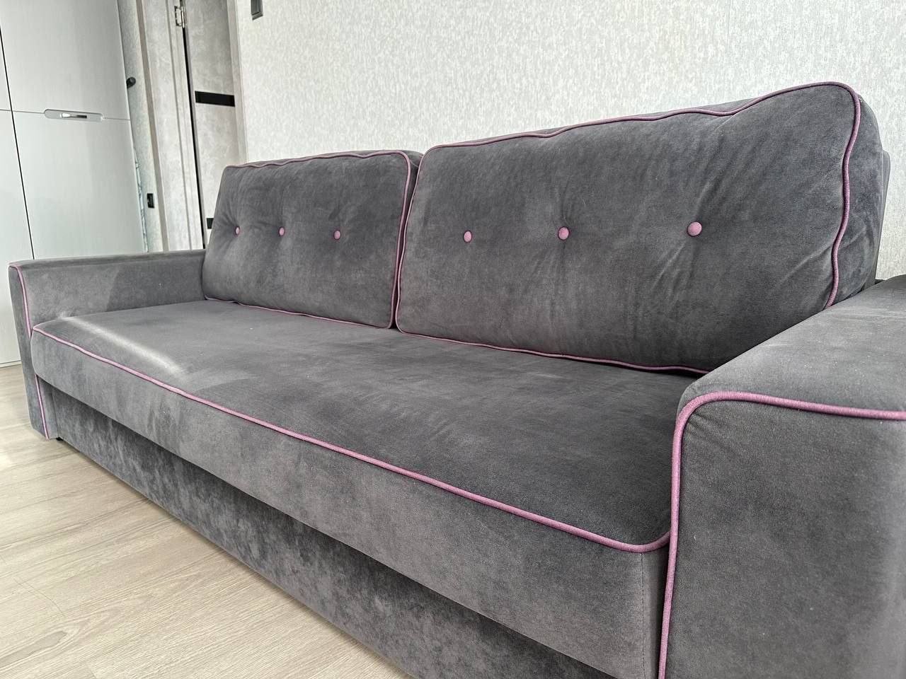 Grey sofa with pink trim — Moscow, Russia Grey sofa with pink trim — good — Moscow, Russia