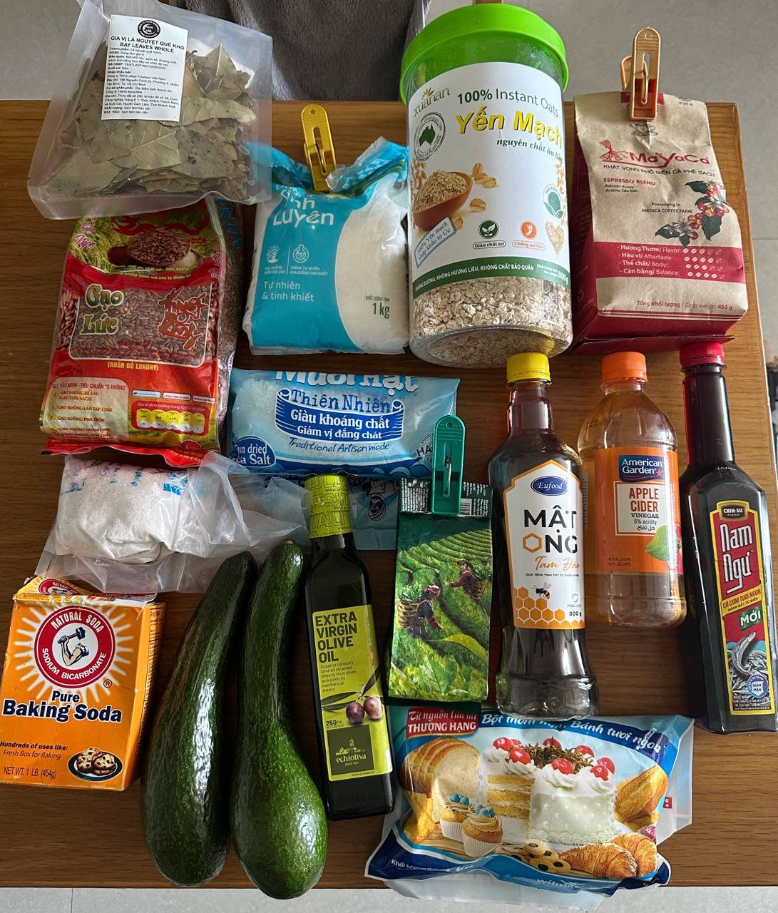 Набор продуктов: лавровый лист, рис, сахар, авокадо и др. — Дананг, Вьетнам