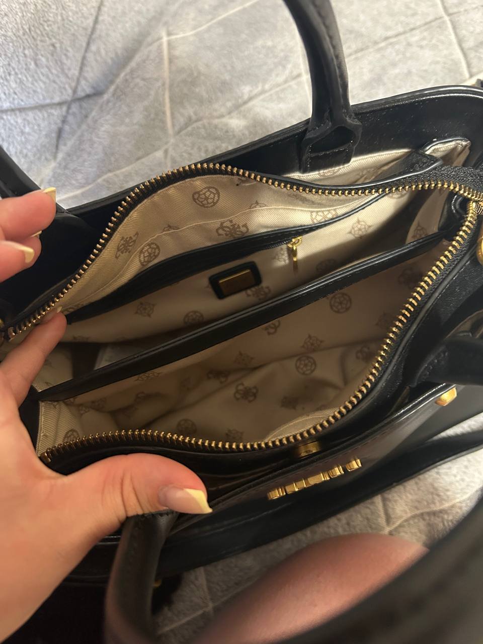 Guess original handbag — Moscow, Russia
