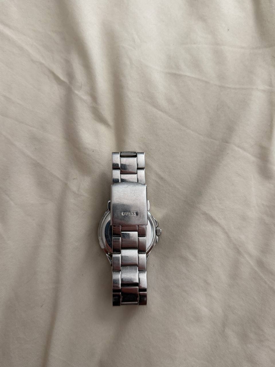 Часы Guess, замена батареи, 200 AED — Дубай, ОАЭ Часы Guess, замена батареи, 200 AED — needs battery replacement — Дубай, ОАЭ