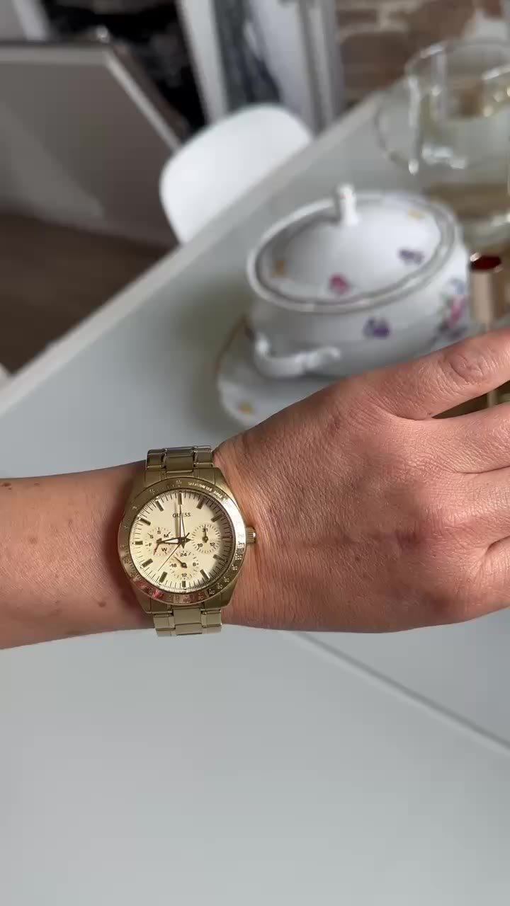 Reloj Guess original, necesita cambiar la batería — usado — San Petersburgo, Rusia