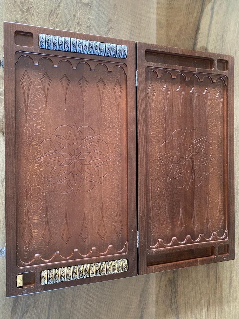 Juego de backgammon tallado “escudo de Rusia” — nuevo — Bali, Indonesia