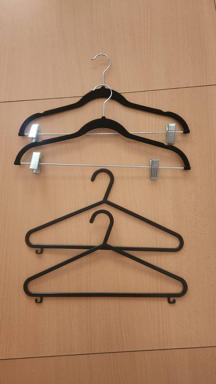 شماعات مع مشابك وبدون (ليماسول، جرماسوجيا) — ليماسول, قبرص