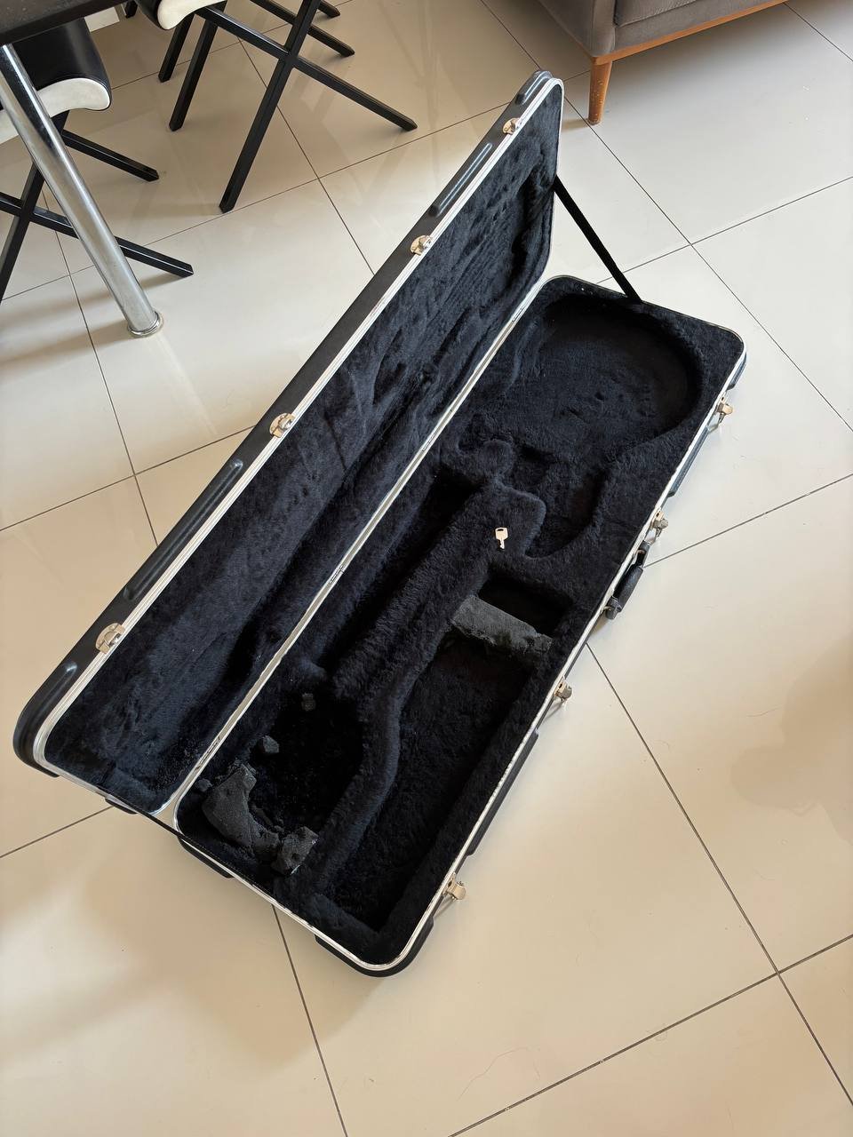 Hard case for bass guitar — Alanya, Turkey Hard case for bass guitar — Alanya, Turkey