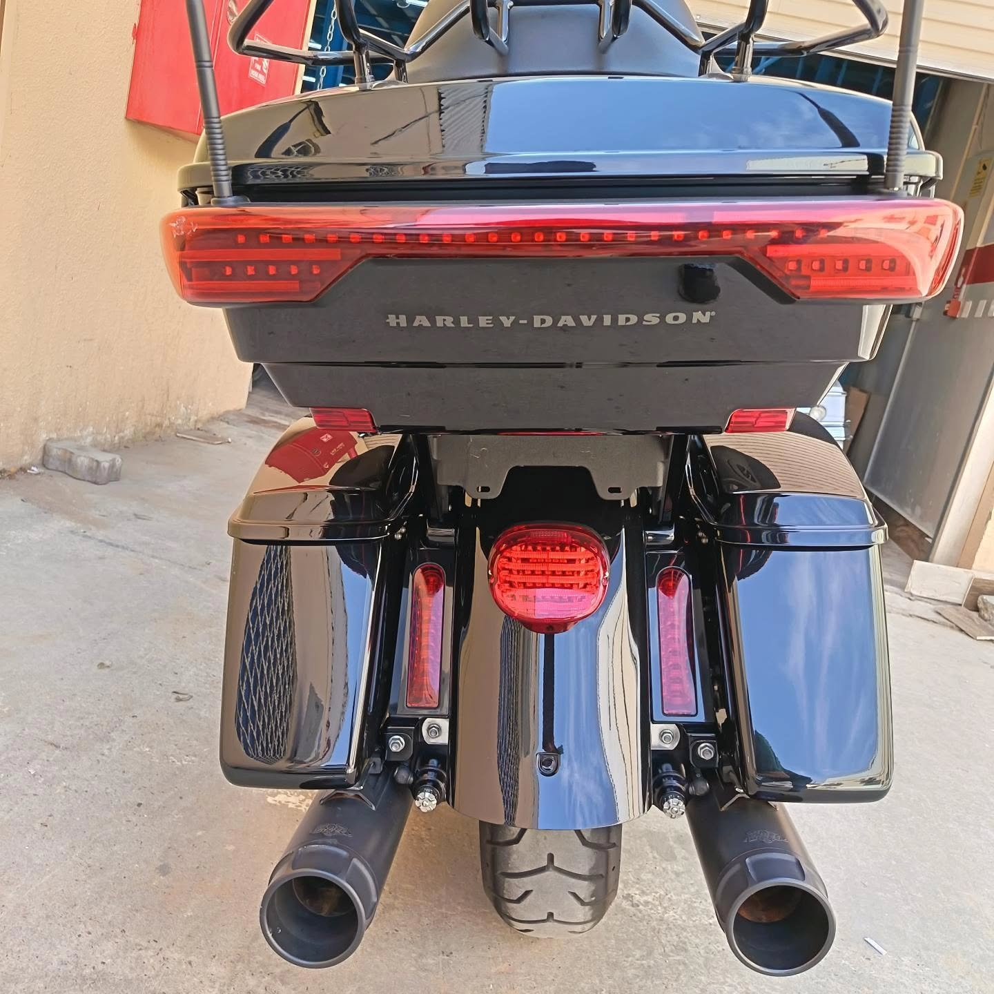 Harley-Davidson Road Glide Limited 2021 114 Black Edition — used — Dubai, UAE