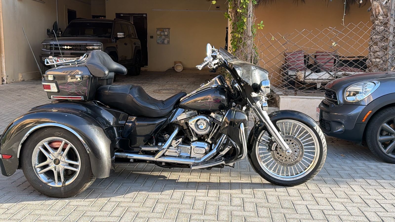 Harley-Davidson Road King 2009 with sidecar — Dubai, UAE