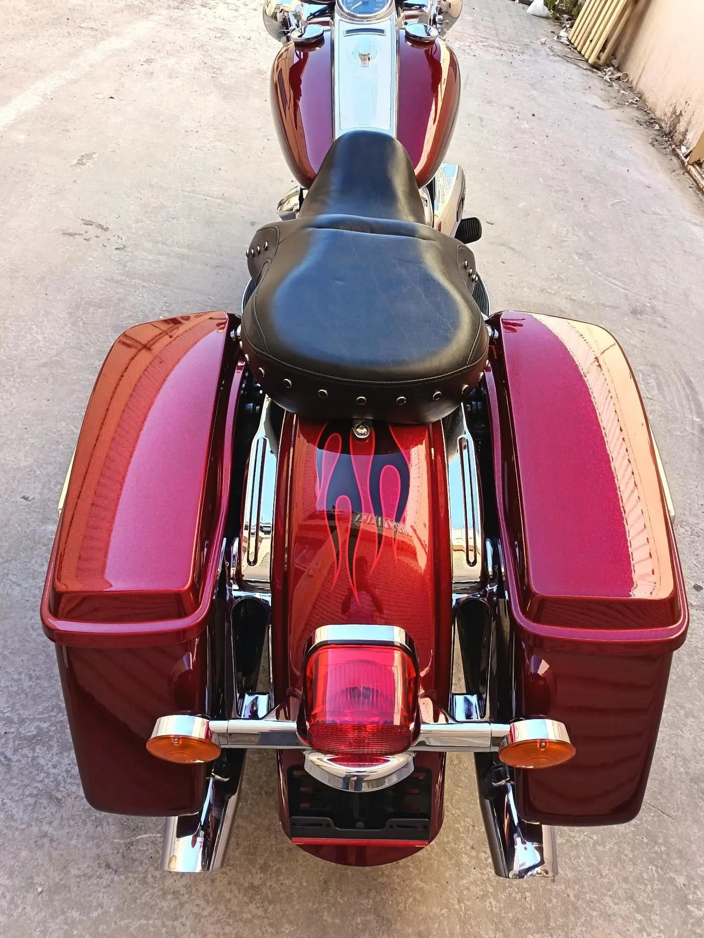 Harley-Davidson Road King 2017 red, 50k km — used — Dubai, UAE