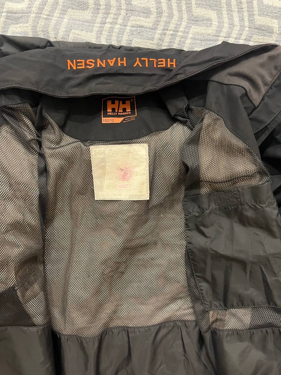 جاكيت رياح Helly Hansen أصلي، مقاس XS، عيب في الصورة — باتومي, جورجيا