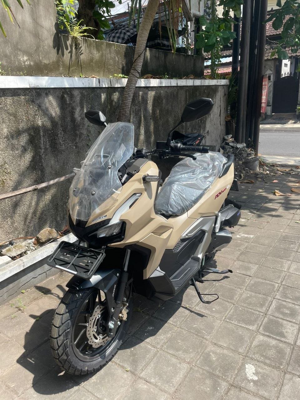 Honda ADV (Xmax) para alquiler — Bali, Indonesia Honda ADV (Xmax) para alquiler — Bali, Indonesia