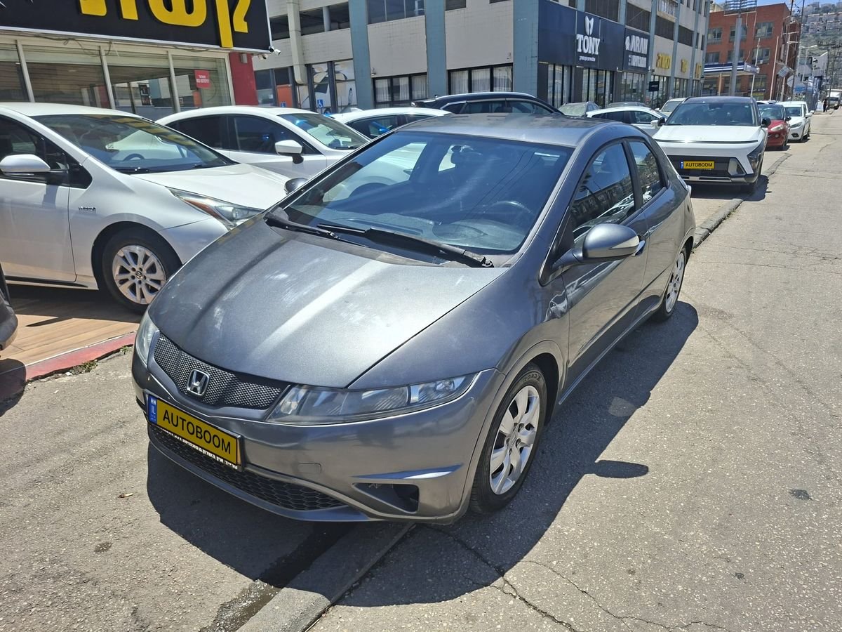 Honda Civic 2012 sedan gray automatic Comfort — Tel Aviv, Israel