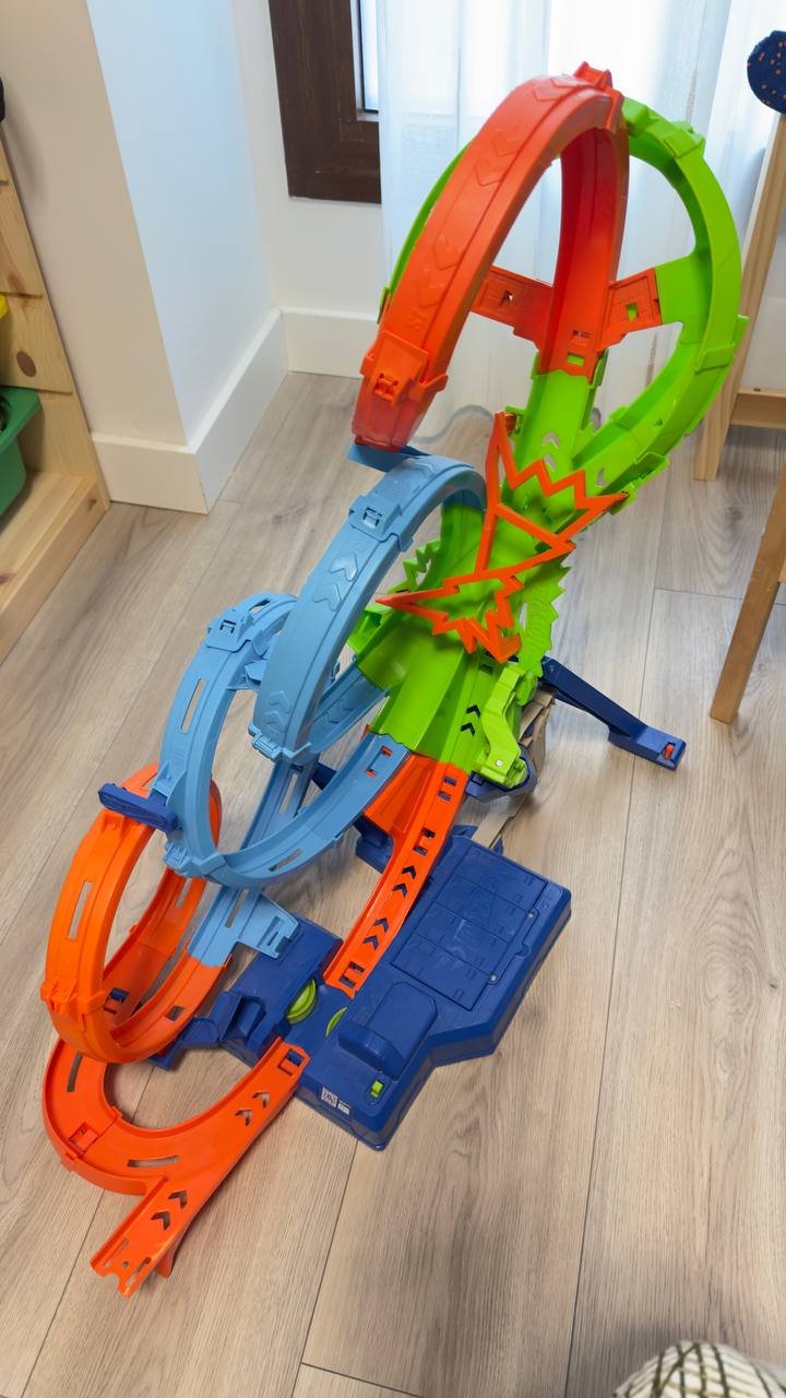 Hot Wheels track, 10€ — good — Valencia, Spain