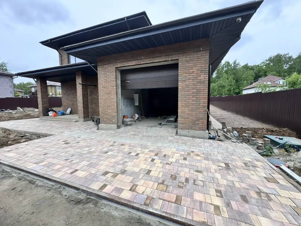 House construction and landscaping (fences) — Moscow, Russia