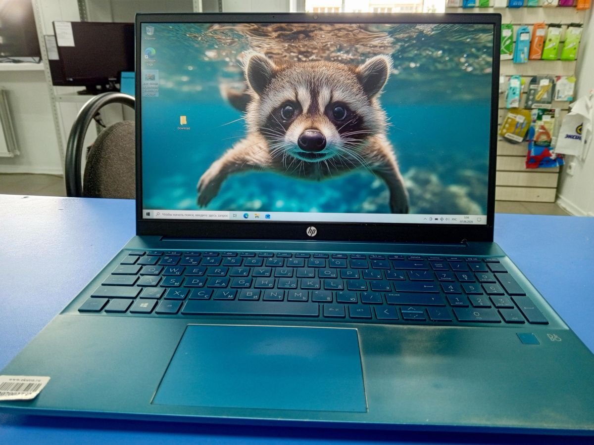 HP Pavilion 15-eh1000ur laptop — heavily worn exterior — Moscow, Russia