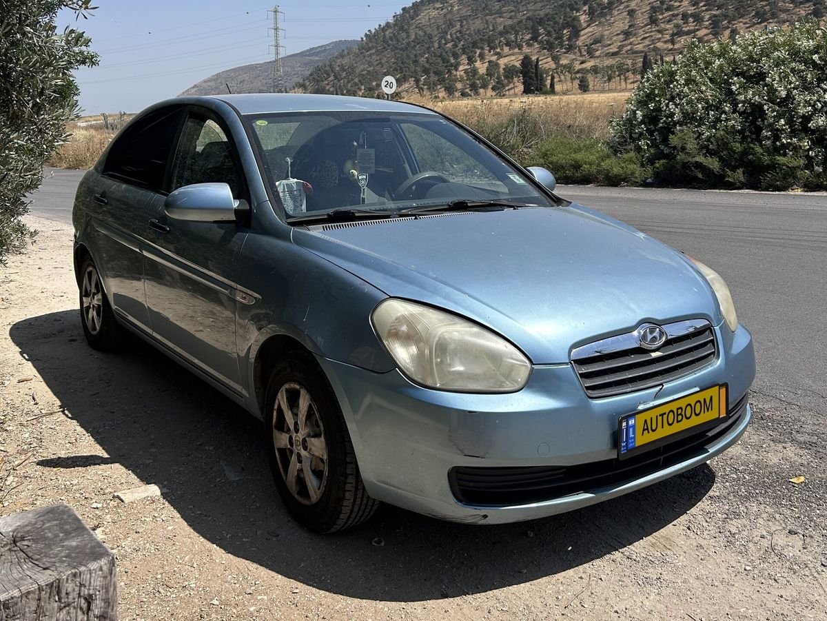 Hyundai Accent 2010 sedan blue automatic GL — Tel Aviv, Israel