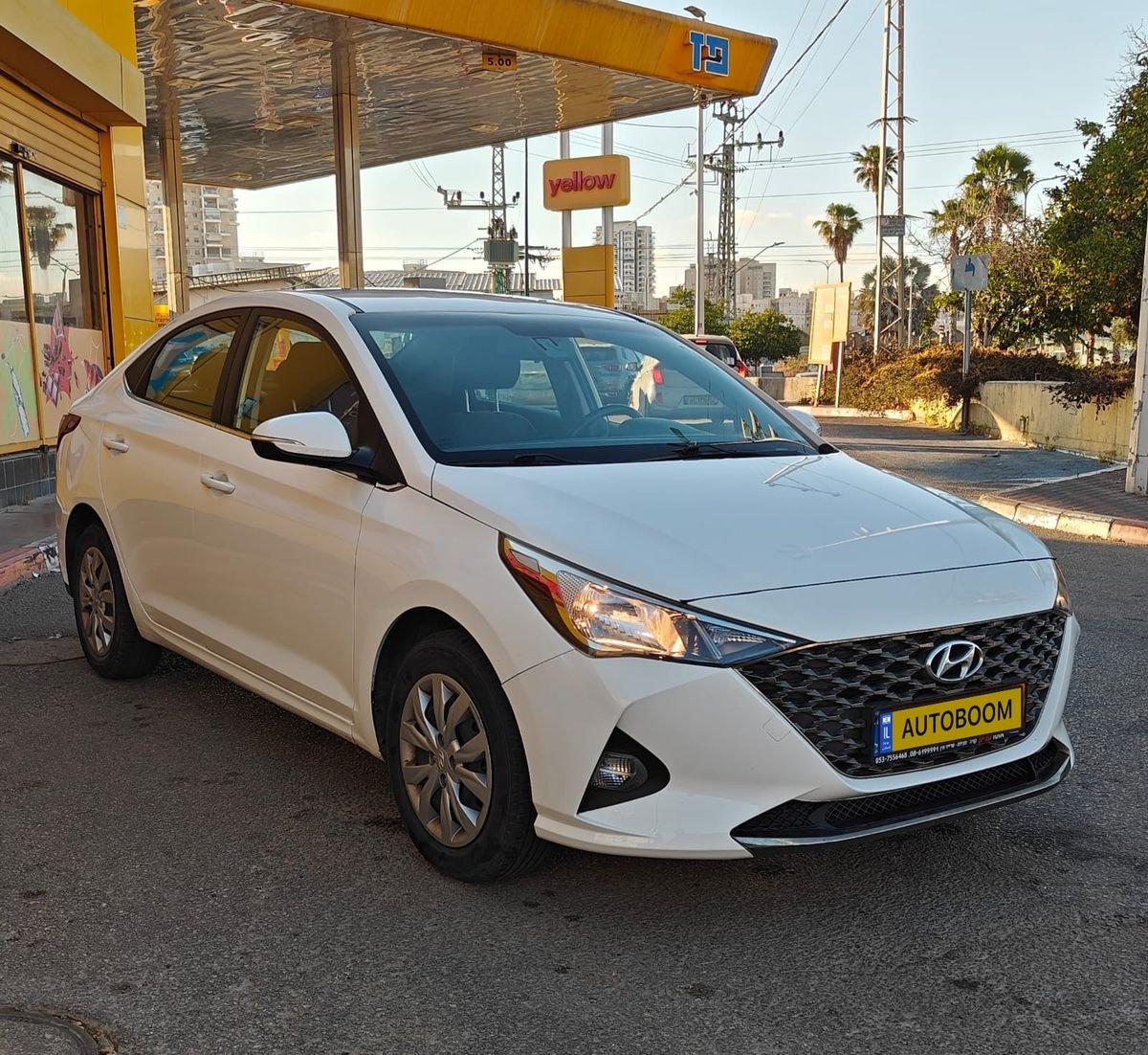 Hyundai Accent 2021 white automatic Inspire — Tel Aviv, Israel