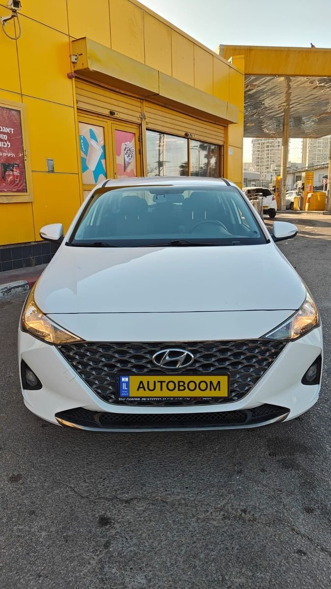 Hyundai Accent 2021 white automatic Inspire — Tel Aviv, Israel