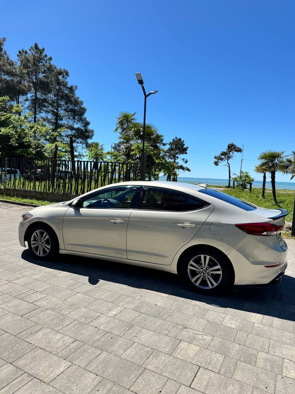 Hyundai Elantra 2017 automático gasolina 2.0 — Batumi, Georgia Hyundai Elantra 2017 automático gasolina 2.0 — Batumi, Georgia