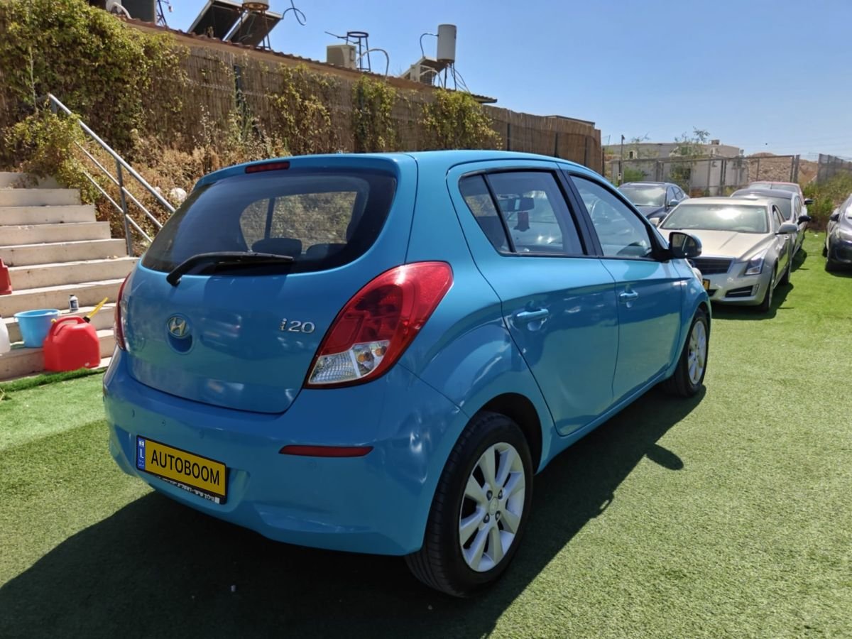 Hyundai i20 2014 Insight automatic blue — Tel Aviv, Israel