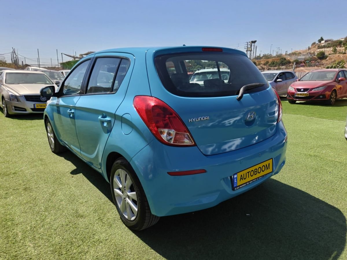Hyundai i20 2014 Insight automatic blue — Tel Aviv, Israel