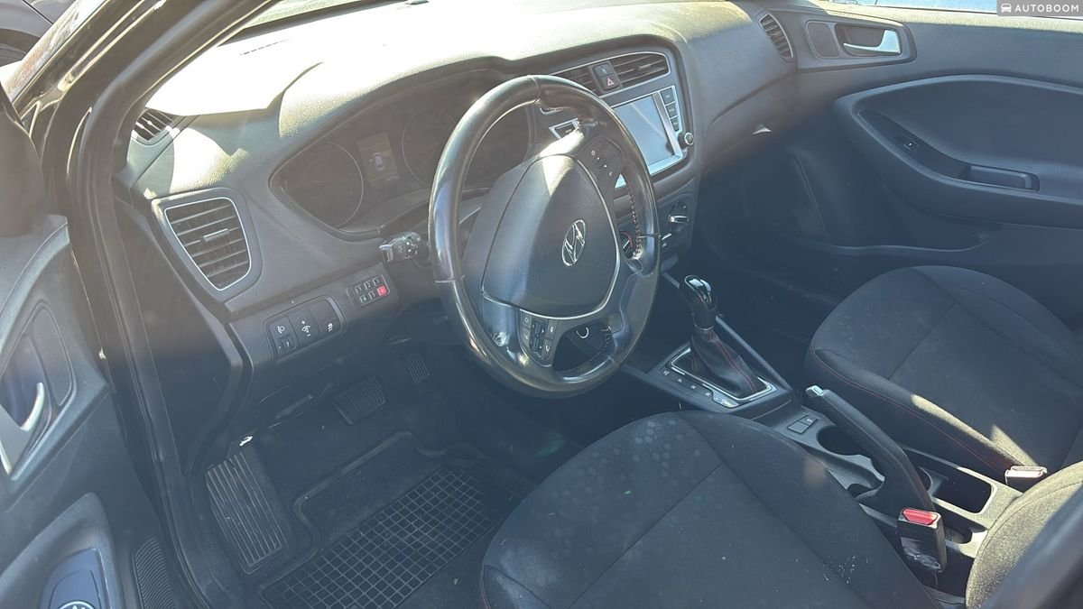 Hyundai i20 2020 Intense black automatic — Tel Aviv, Israel